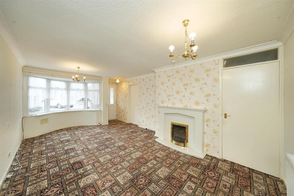 Greenfields Road, Wombourne, Wolverhampton photo 4