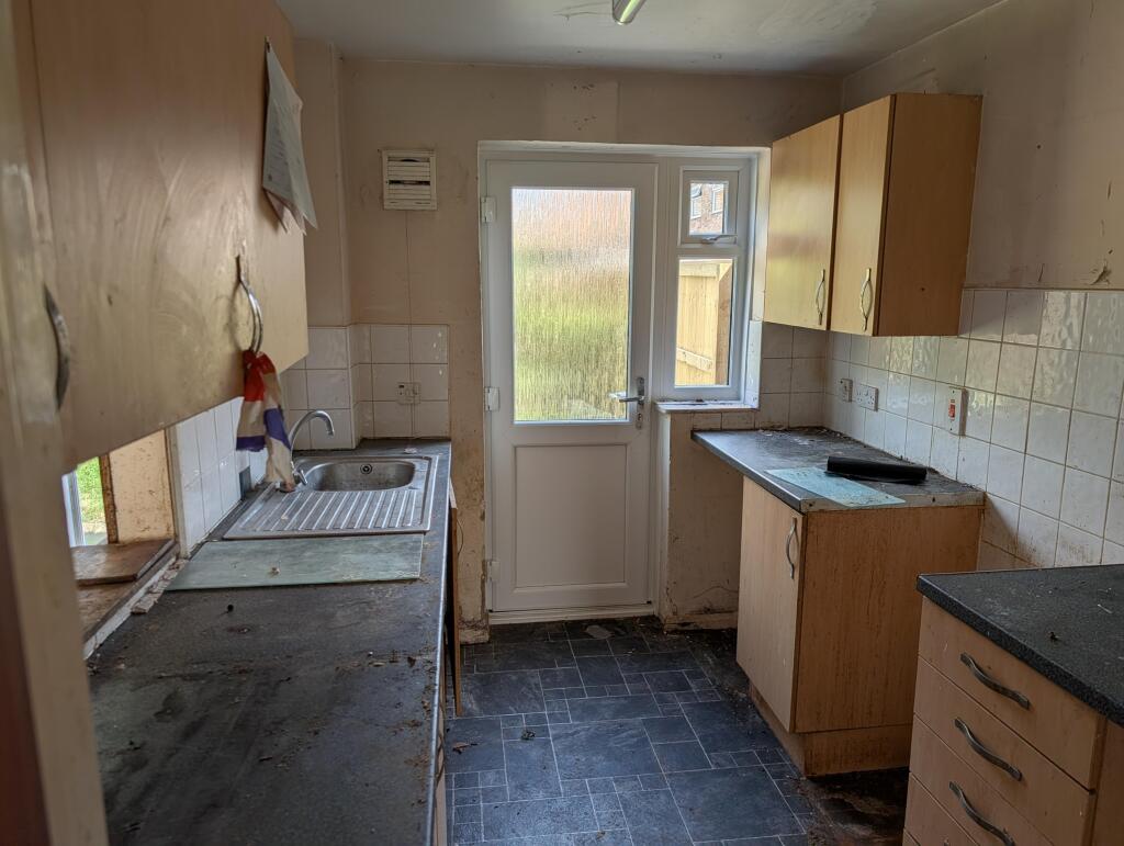 Fleur De Lys Drive, Southwick photo 4