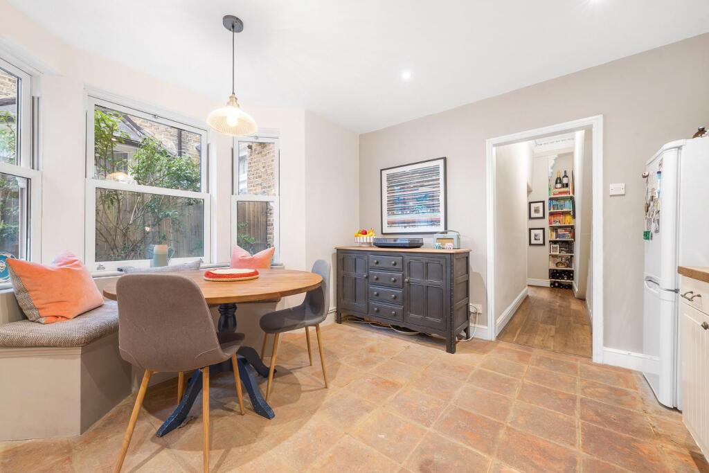 Apartment in London - More