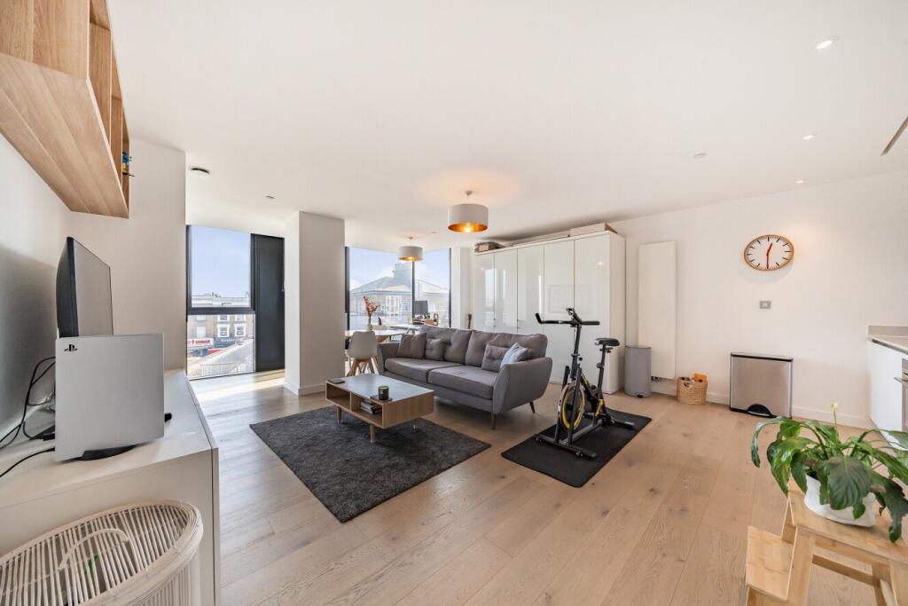 Main image of property: Highgate Hill, Highgate, London, N19