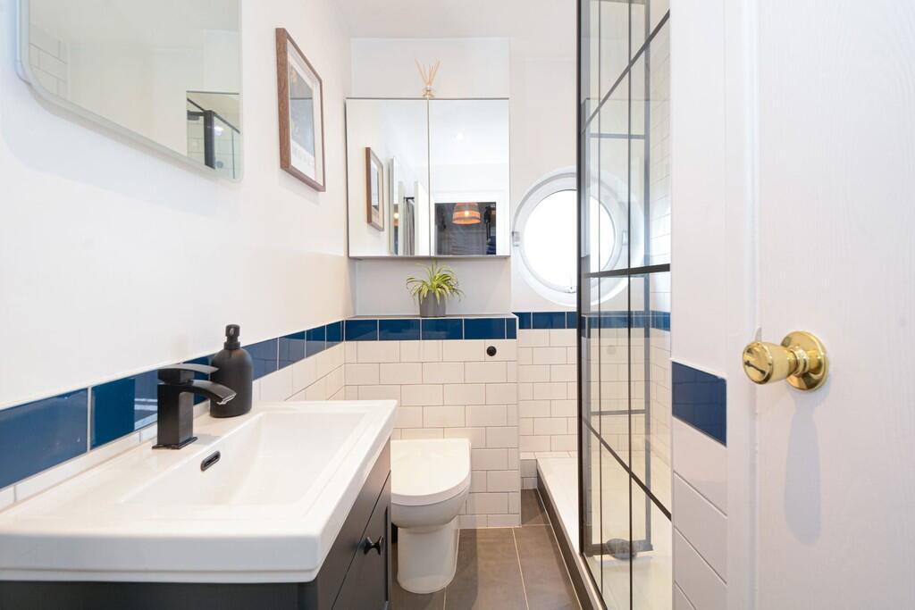 Apartment in London - More