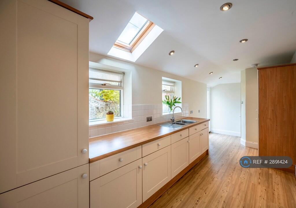 House in Aberdeen, Queen's Cross and Harlaw - More