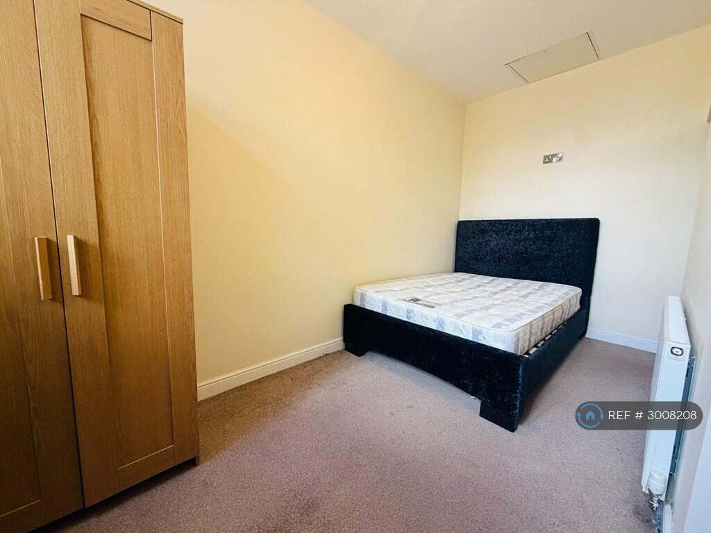 Apartment in Leeds, Littlemoor Bottom, Stanningley - More