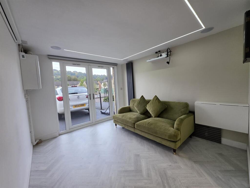 House in Halifax - View 5
