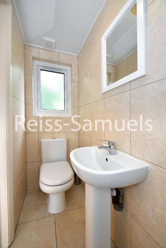 5 bedroom semi-detached house for rent