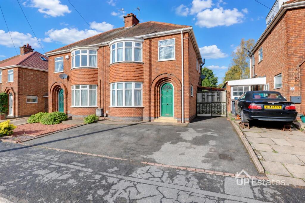 3-bed semi-detached on Cleveley Drive, Chapel End, Nuneaton, £240,000