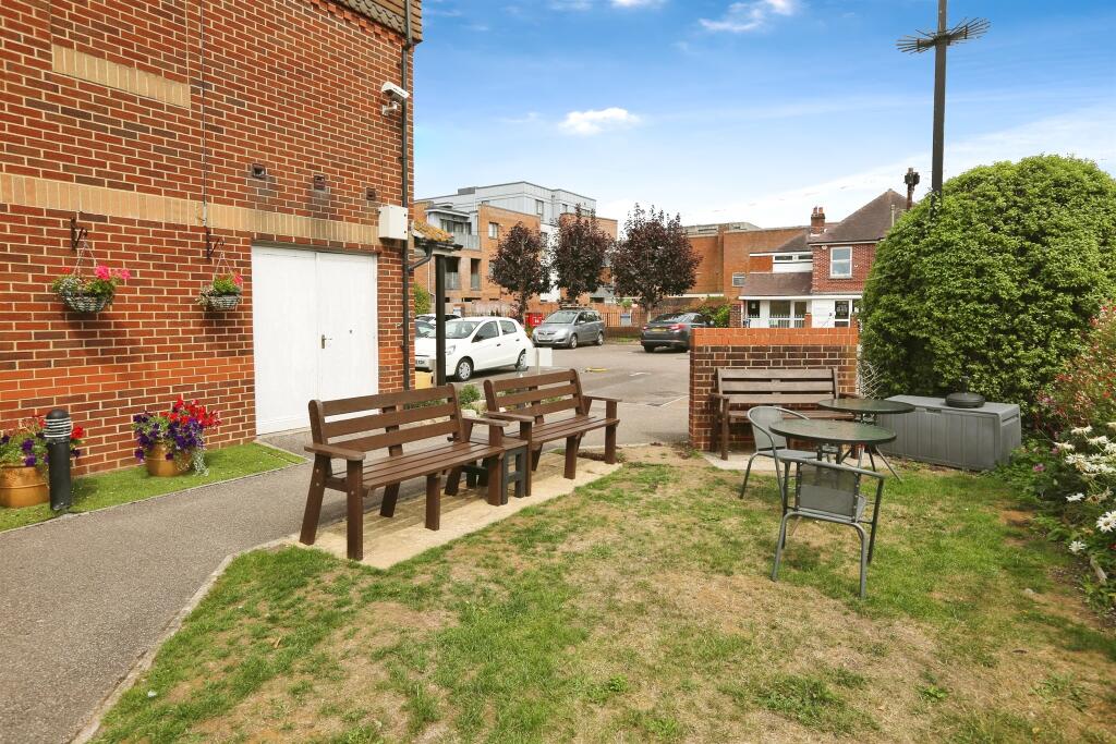 Apartment in Fareham, Hampshire - View 3