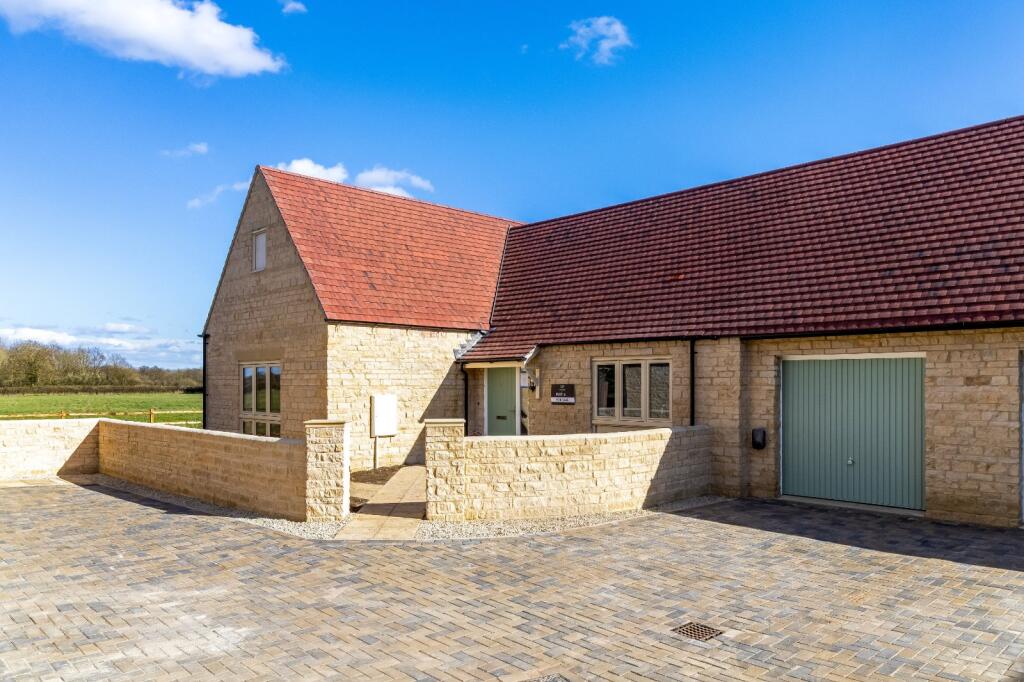 2-bed house on Rooktree Farm Court, Down Ampney, Cirencester, Cotswold, GL7, £599,000