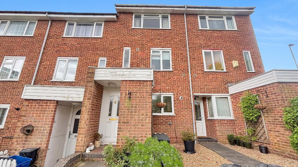 2-bed flat on Bellfield, Pixton Way, Croydon, CR0 9JX, £285,000
