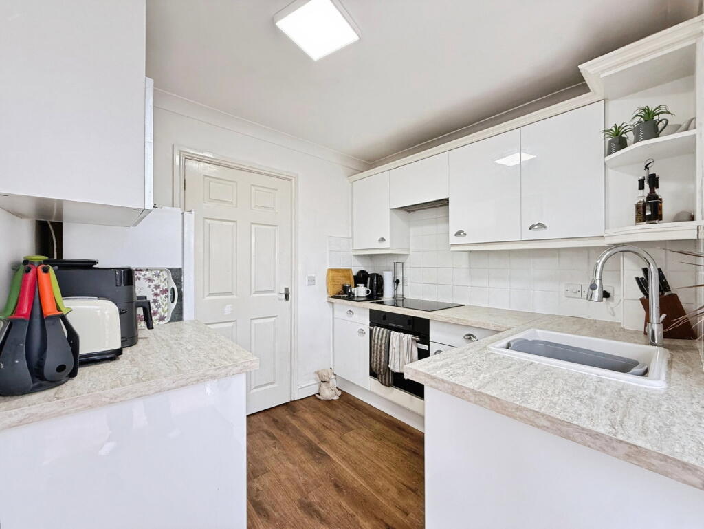 House in Gorseinon - More