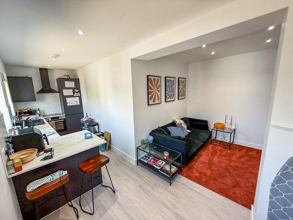 Main image of property: Meadow Road, Beeston, NG9