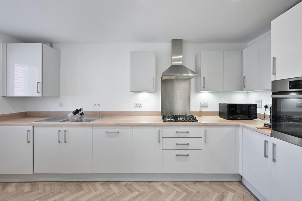 House in Epsom and Ewell, West Ewell - View 4