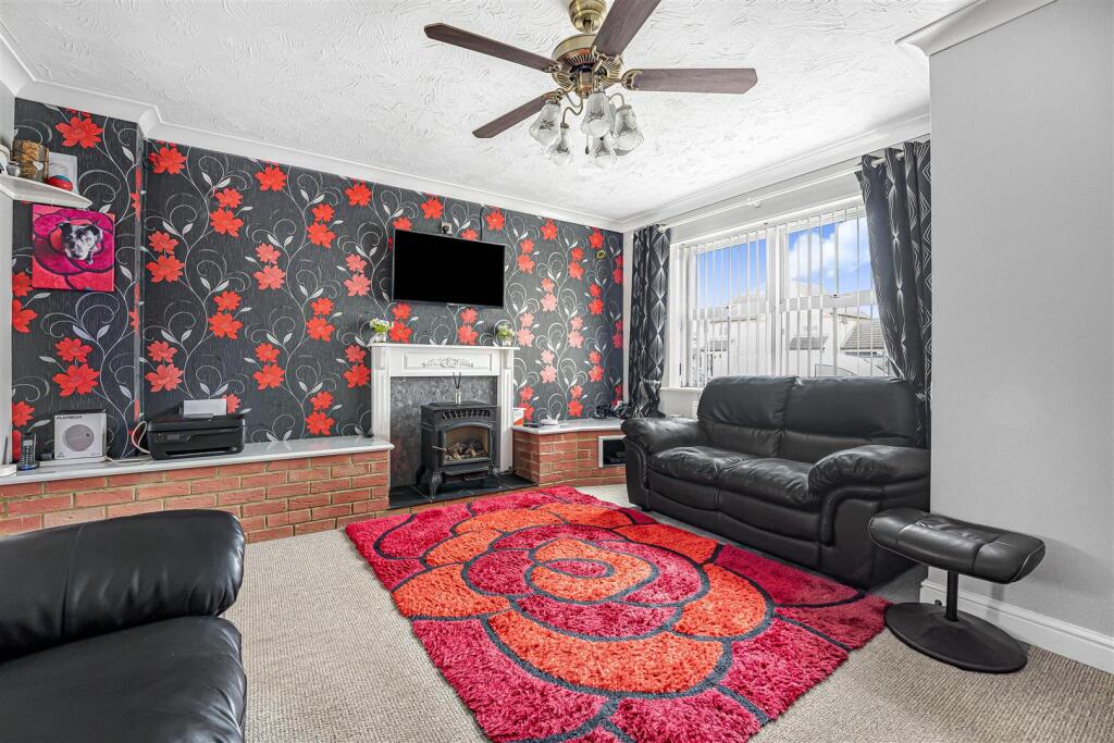 Fisher Close, Barton-Le-Clay photo 2