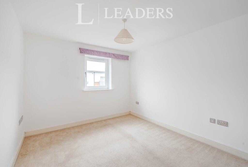 Apartment in Crawley, Worth - View 4