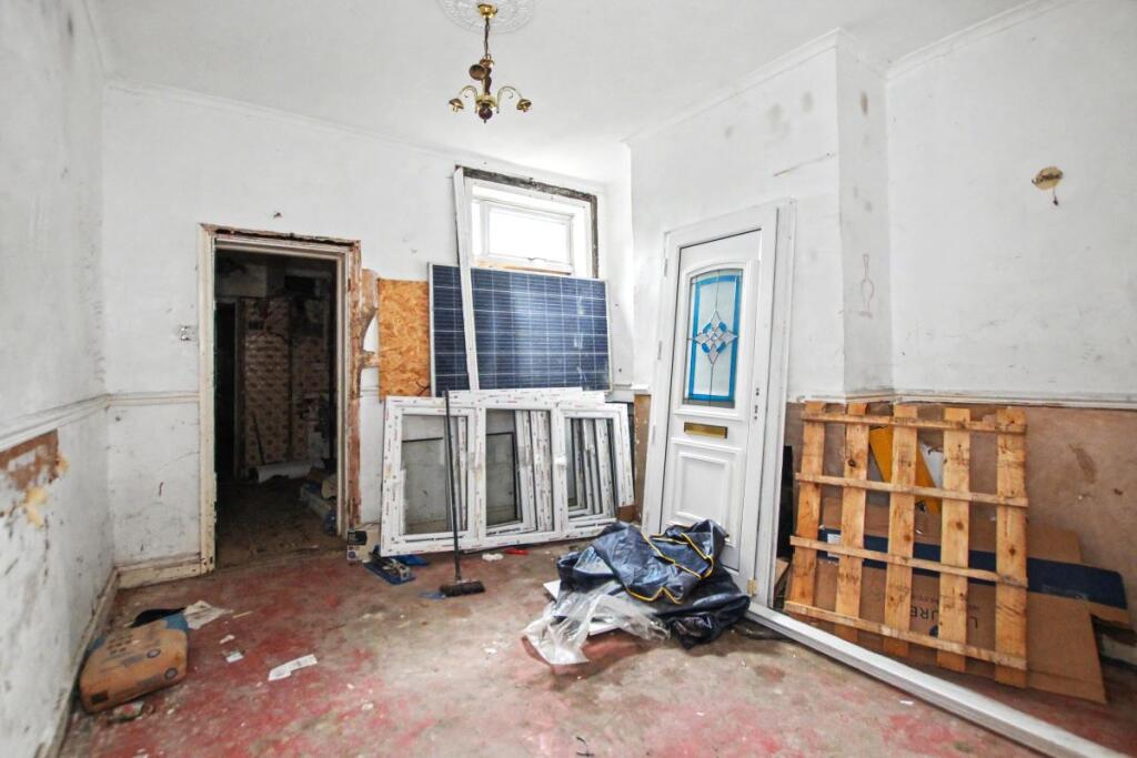 House in Stoke-on-Trent, Smallthorne - View 4