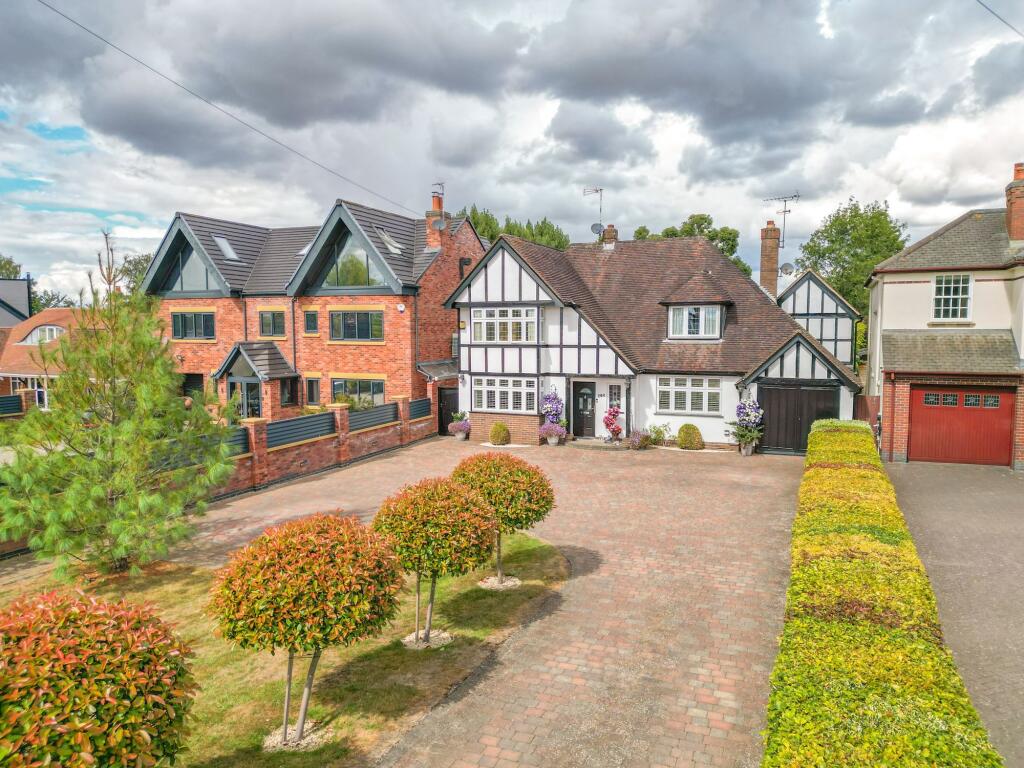 3-bed detached on Hinckley Road, Nuneaton, CV11, £750,000