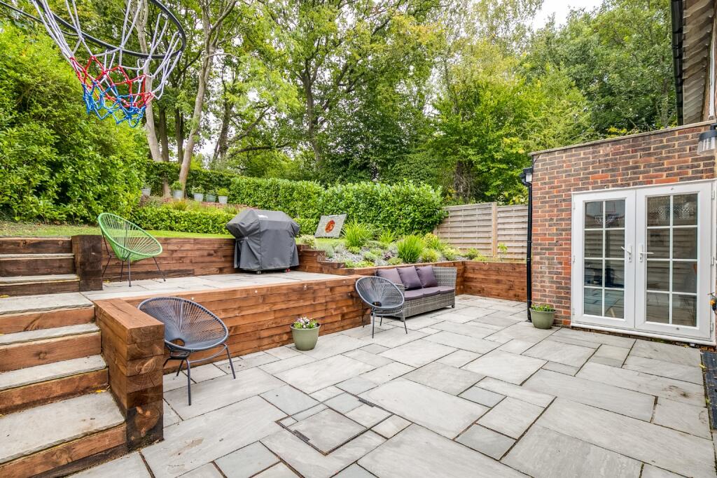 Templewood, Welwyn Garden City, Hertfordshire, AL8 7HS photo 3