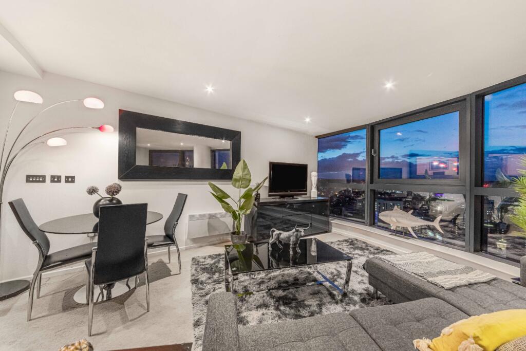 Apartment in Leeds, West Yorkshire - View 5