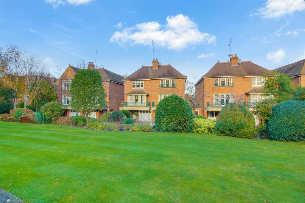 Main image of property: Mountview Close, Hampstead Garden Suburb, London, NW3
