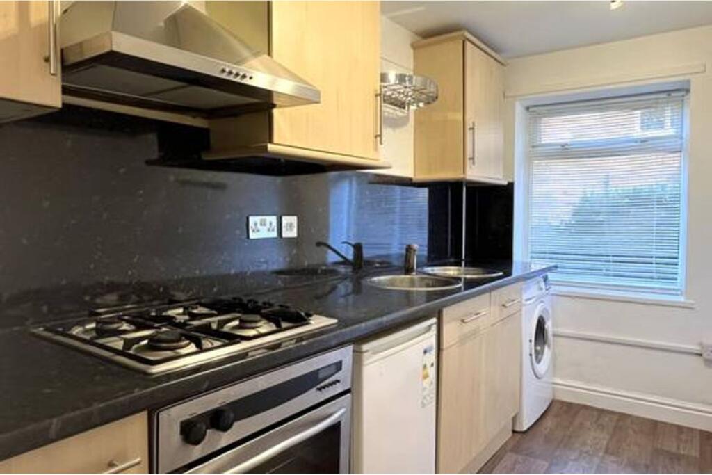 Apartment in Wirral, Liverpool City Region - View 3