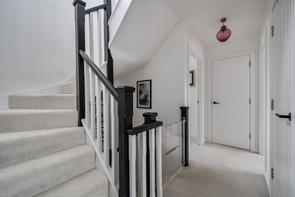 House in Tunbridge Wells, Paddock Wood - View 5