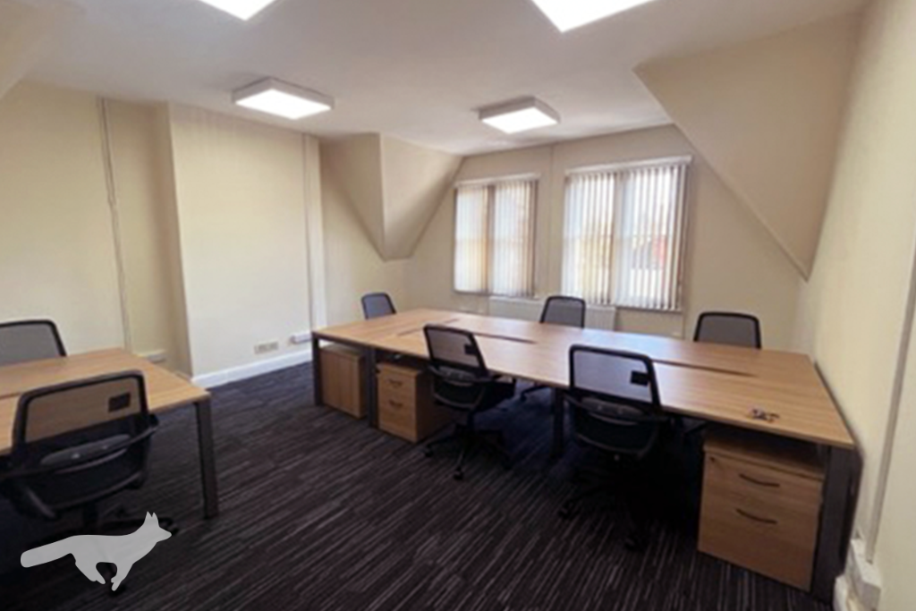 Office: > 7 Desks