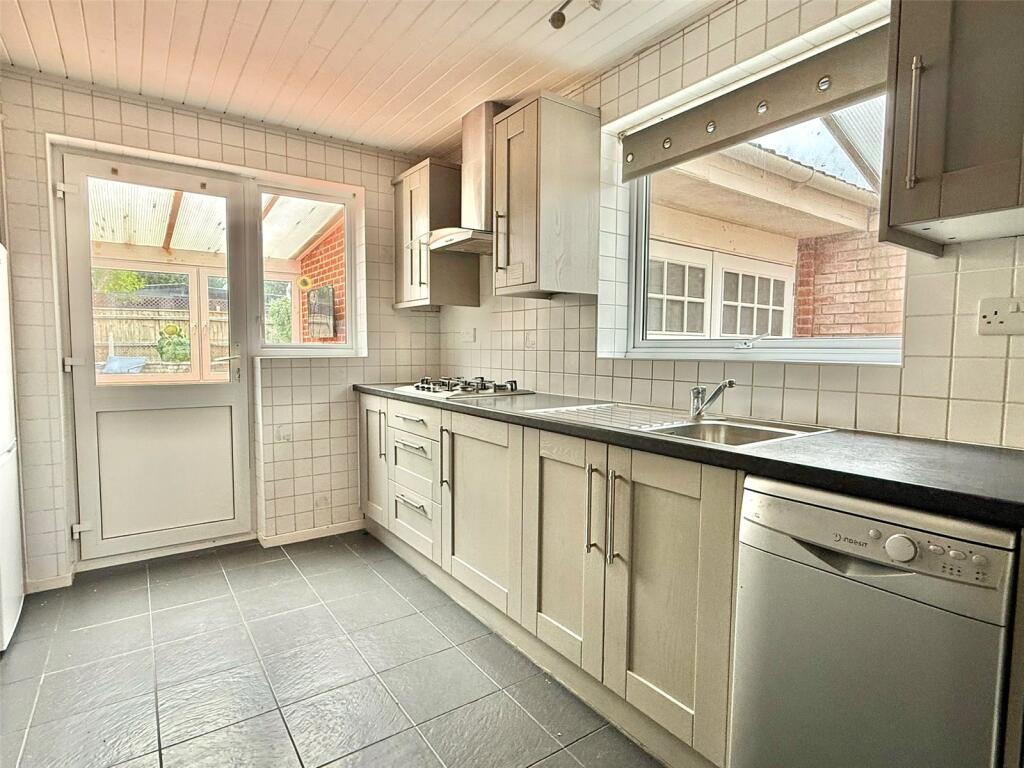 House in Milford on Sea, Milford-on-Sea - More