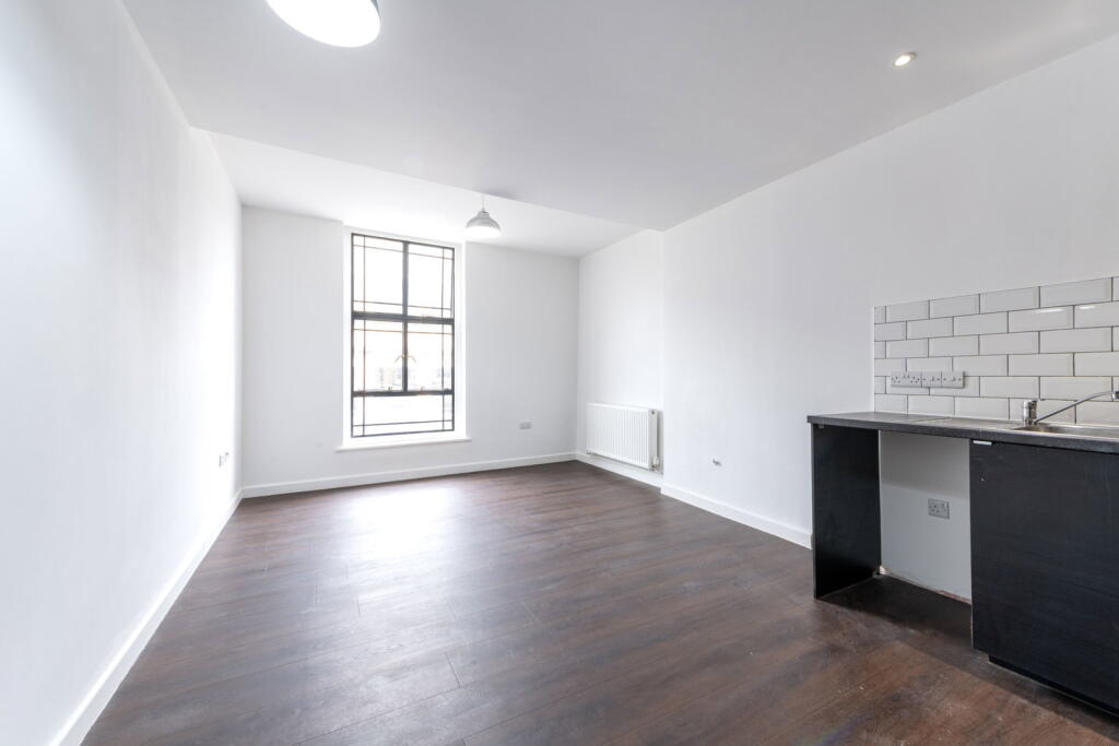 Apartment in Yeovil, Somerset - View 3