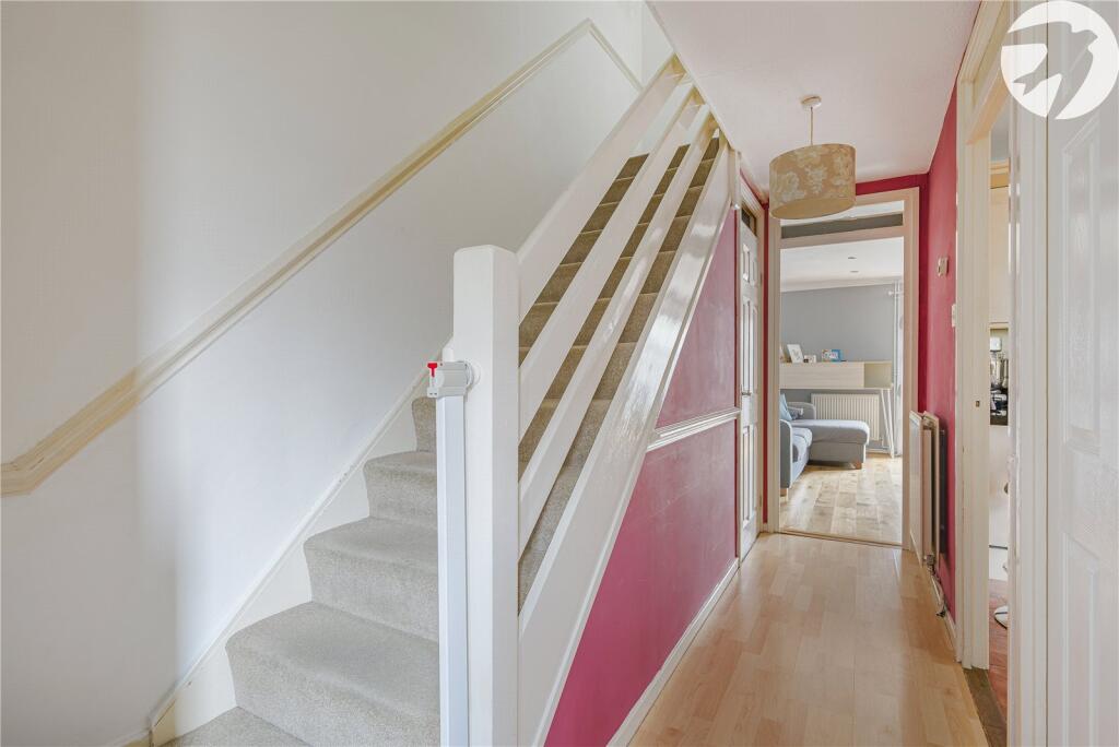Apartment in London, Foots Cray Estate, North Cray - View 2