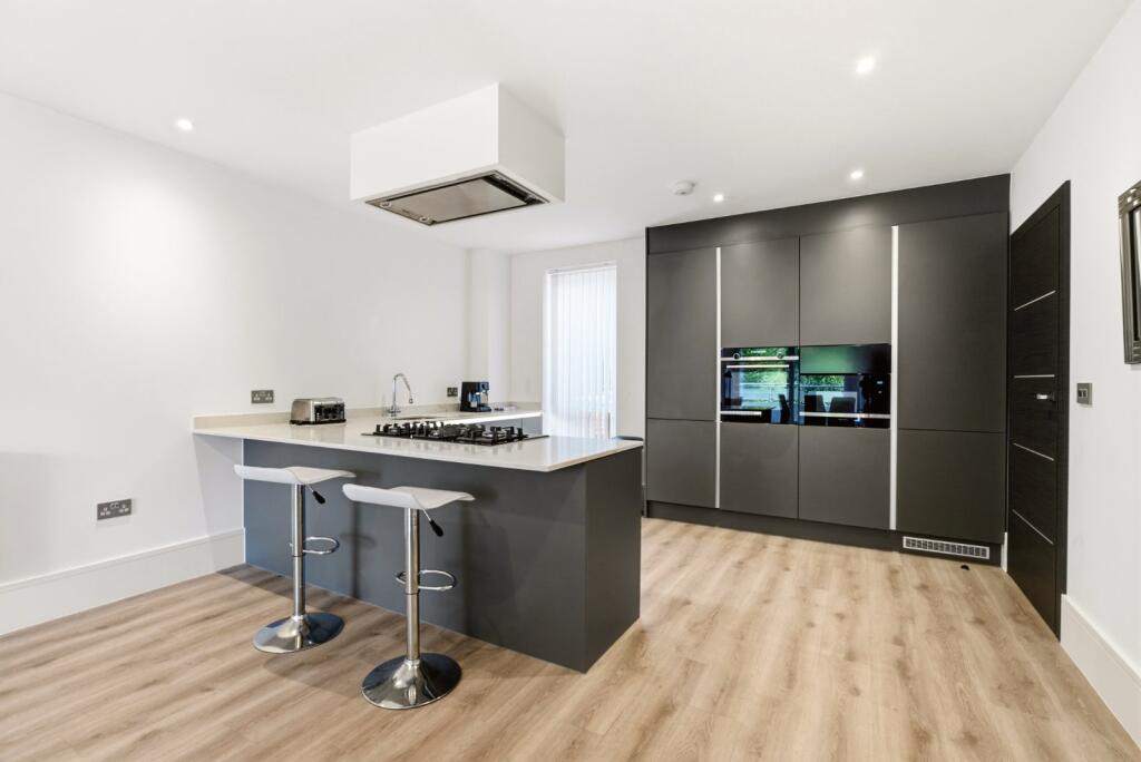 Apartment in St Albans - View 5