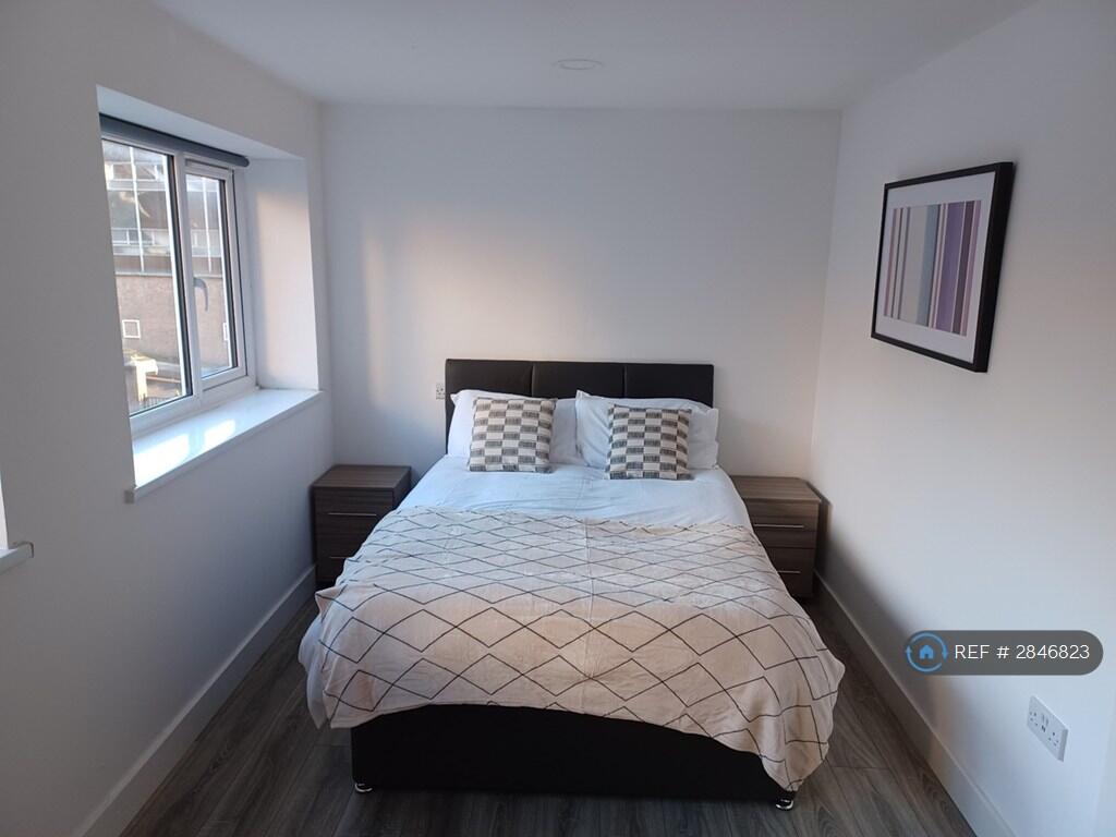 Main image of property: Modern Studio In Newcastle-Under-Lyme, Newcastle-Under-Lyme, ST5