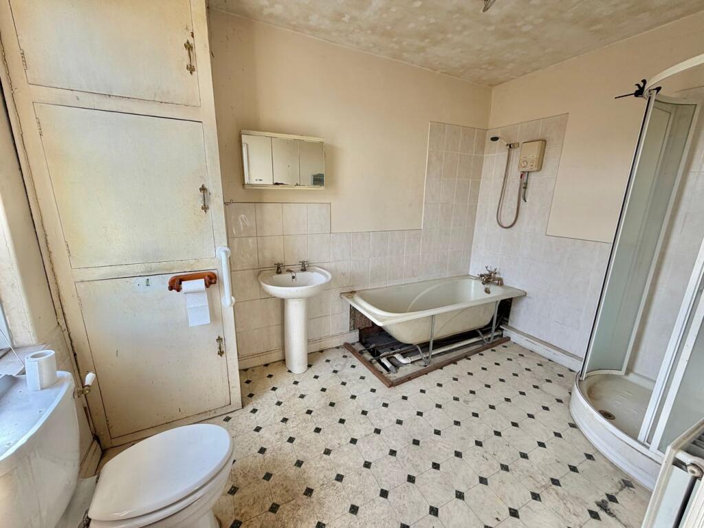 House in Bradford, Stockbridge, Keighley - View 4