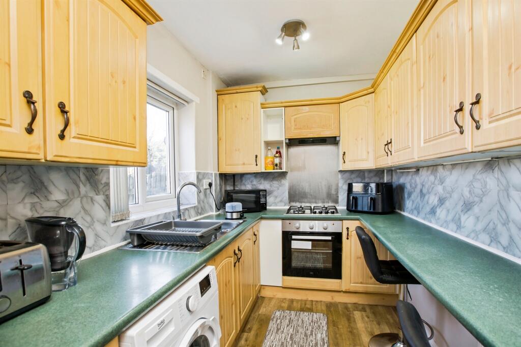 Whitehill Drive, Halifax - View 3
