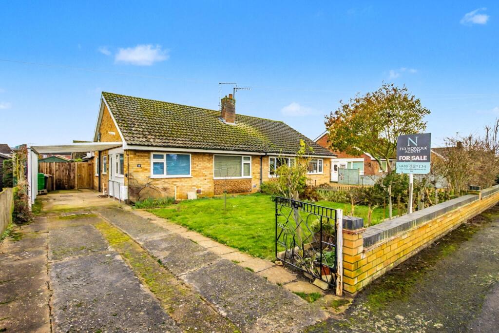 2-bed bungalow on Queen Elizabeth Drive, Dersingham, £250,000