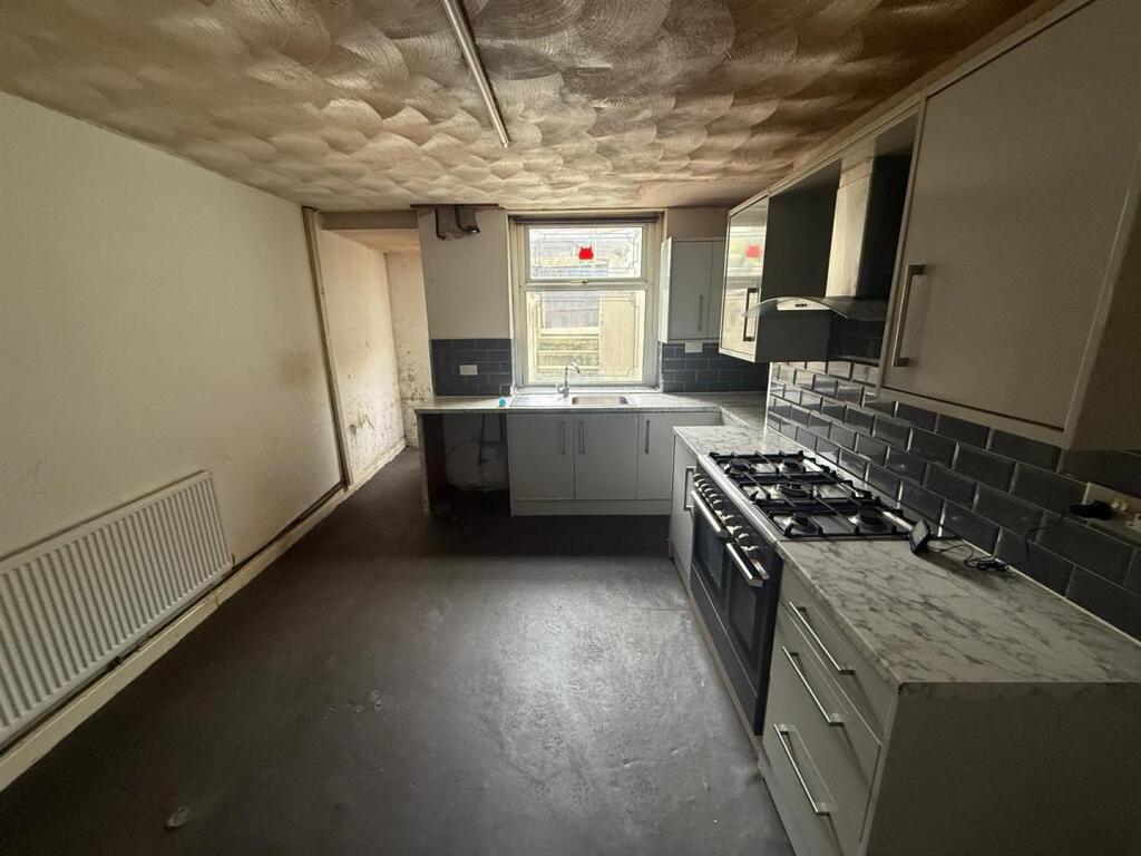 Westfield Road, Bradford photo 5