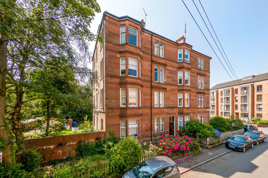 2-bed flat on Craigmillar Road, Battlefield, Glasgow, £240,000