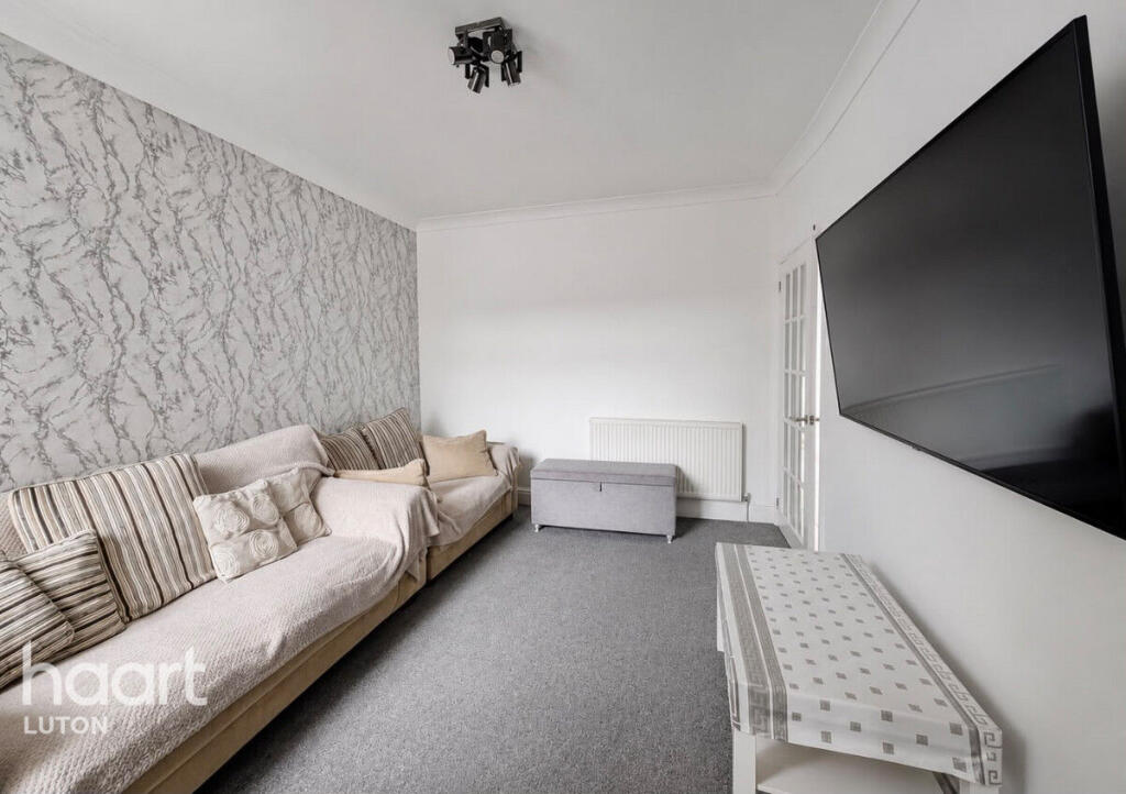 House in Luton, Bury Park - More