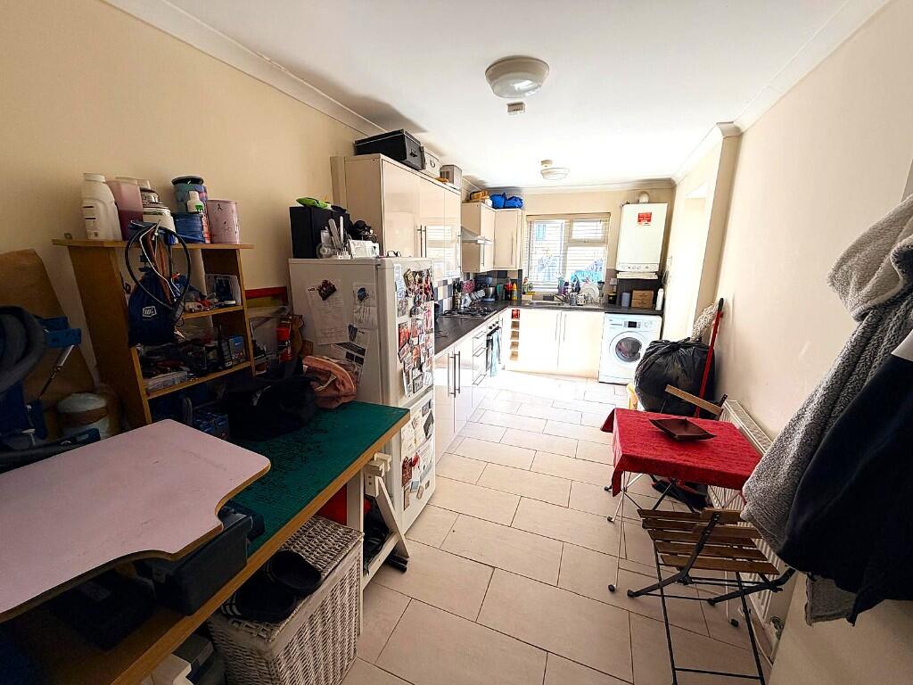 3 bedroom semi-detached house for rent