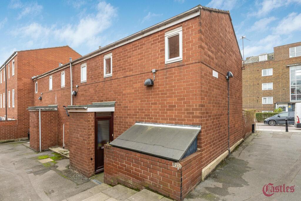 Main image of property: Framlingham Close, London