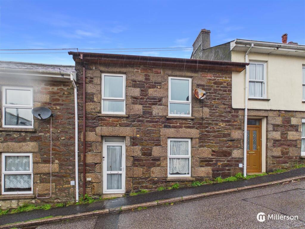 3-bed detached on Sparnon Hill, Redruth, £250,000