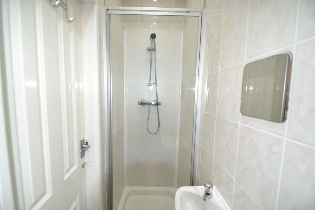 2 bedroom house share for rent