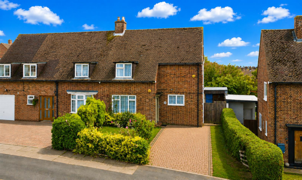 Main image of property: Hobbs Hill Road, Nash Mills, Hemel Hempstead