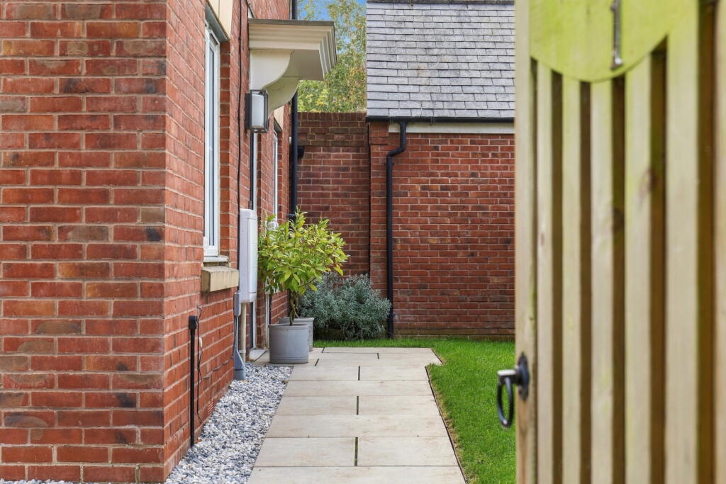 Brook Walk, Southwell photo 2