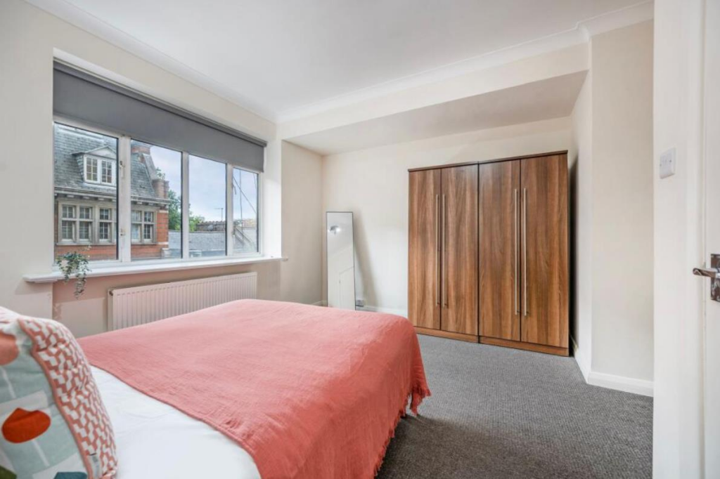 Apartment in London - View 5