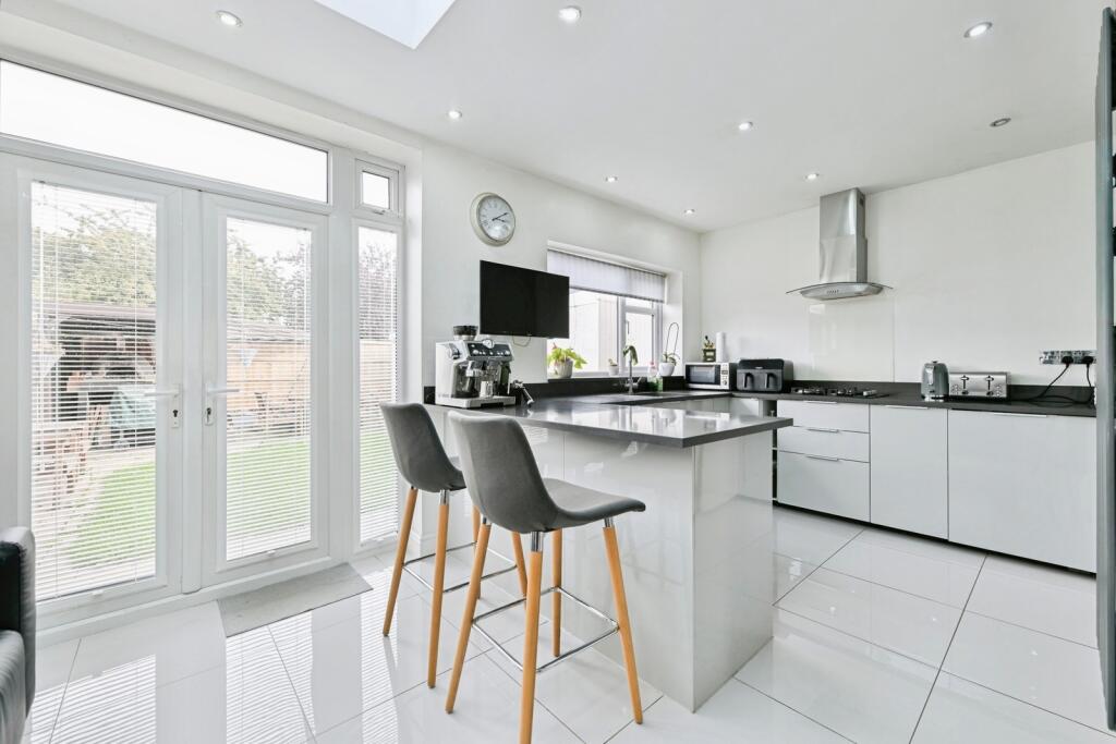 House in Nottingham, Nottinghamshire - View 2