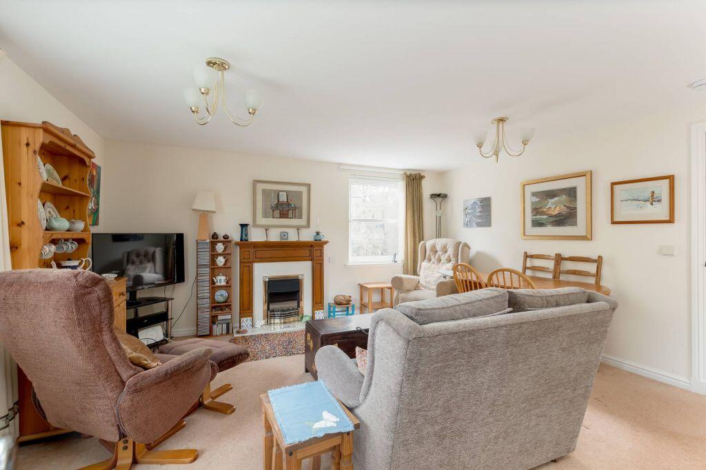 Apartment in Edinburgh, Firrhill, Comiston - View 2