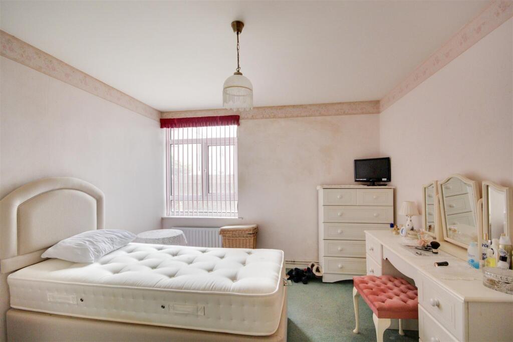 Apartment in Worthing, Broadwater - More