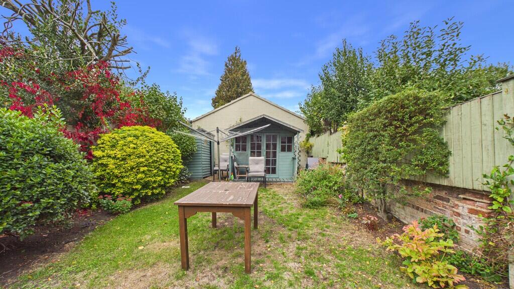 House in Bury St Edmunds, Priors Estate - View 4