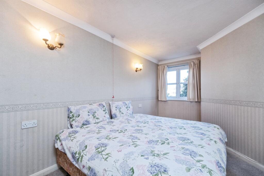 Hamilton Court, Lammas Walk, Leighton Buzzard - More