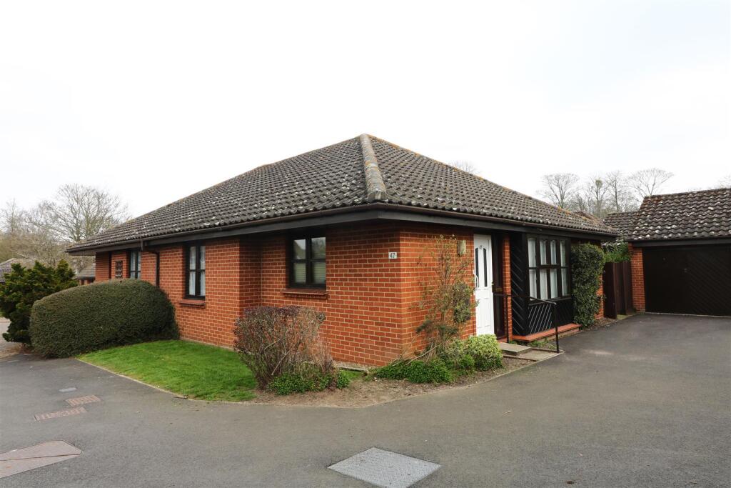 2-bed semi-detached on Henley Close, Saxmundham, £150,000